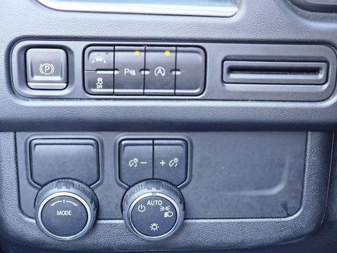 Used 2023 Chevrolet Suburban Premier image 20