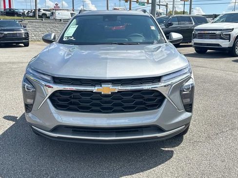 New 2025 Chevrolet Trax LT w/ Driver Confidence Package image 9