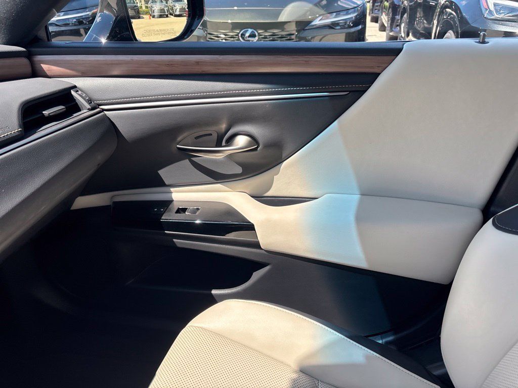 Used 2023 Lexus ES 300h w/ Premium Package FWD image 20