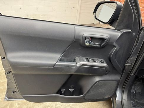 Used 2021 Toyota Tacoma TRD Off-Road image 10