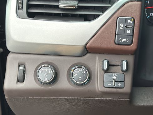 Used 2015 Chevrolet Suburban LTZ image 27