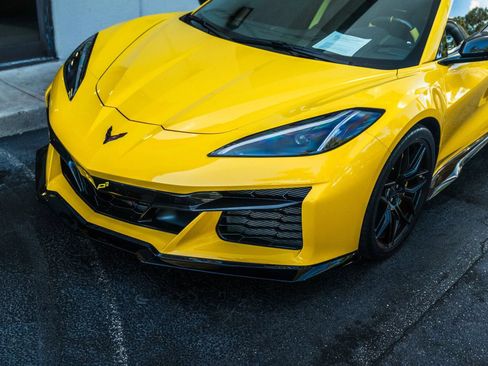 Used 2025 Chevrolet Corvette Z06 RWD image 3