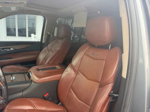 Used 2019 Cadillac Escalade Luxury image 13