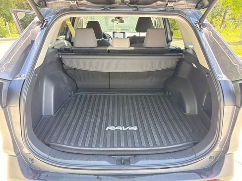Used 2025 Toyota RAV4 XLE FWD image 32