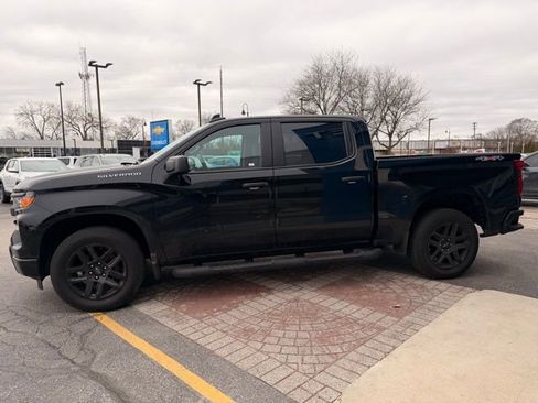 Used 2023 Chevrolet Silverado 1500 Custom image 4