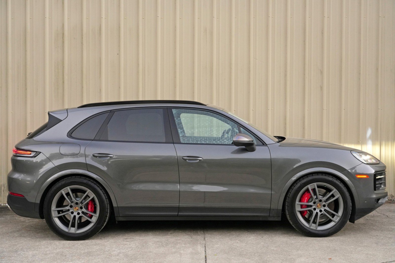 Used 2024 Porsche Cayenne S w/ Premium Package Plus AWD/4WD image 57