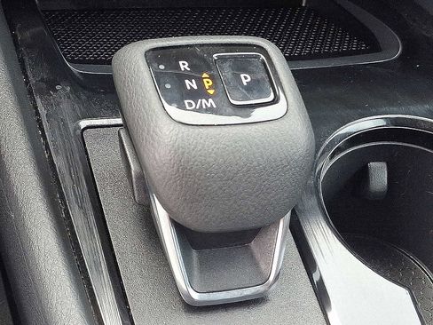 Used 2023 Nissan Rogue S image 17