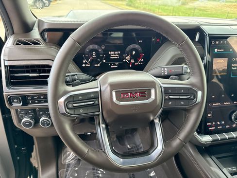 Used 2025 GMC Yukon Elevation w/ Technology Package AWD/4WD image 14