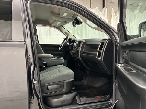 Used 2018 RAM 1500 Express AWD/4WD image 48