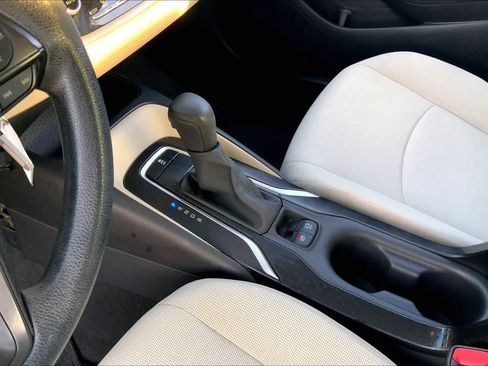 Used 2022 Toyota Corolla LE FWD image 16