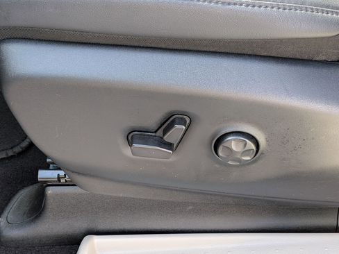 Used 2024 Chrysler Pacifica Touring-L image 15