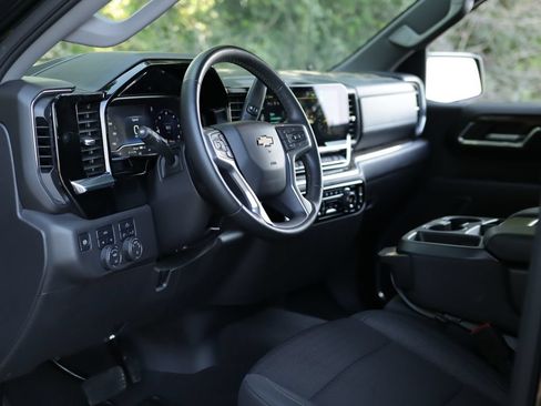 Used 2024 Chevrolet Silverado 1500 LT AWD/4WD image 9