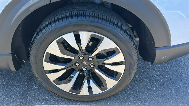 Certified 2025 Ford Explorer Platinum w/ LUX Leather Package AWD/4WD image 6