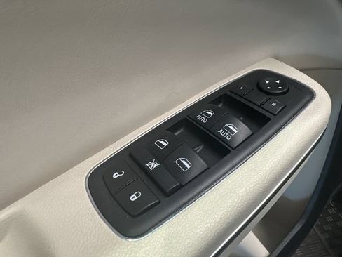 Used 2017 Chrysler 300 Limited AWD/4WD image 11
