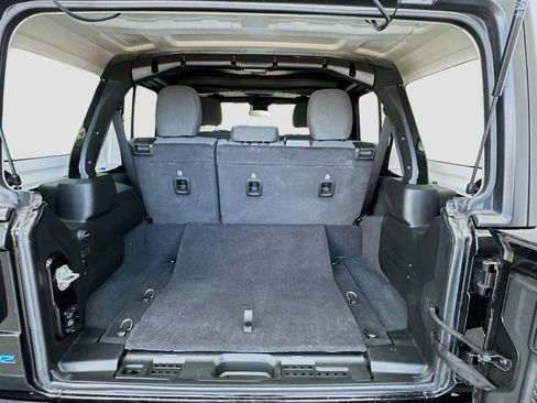 Used 2024 Jeep Wrangler Unlimited AWD/4WD image 16