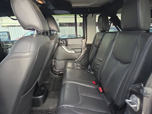 Used 2017 Jeep Wrangler Unlimited Sahara w/ Max Tow Package image 13