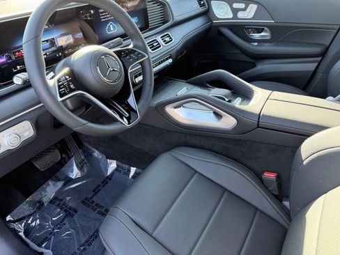 Used 2026 Mercedes-Benz GLS 450 4MATIC image 4