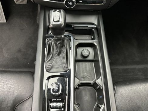 Used 2018 Volvo XC60 T6 Momentum w/ Convenience Package image 20