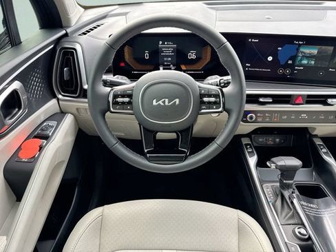 Used 2025 Kia Sorento S w/ Panoramic Sunroof Package FWD image 11