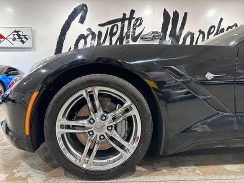 Used 2017 Chevrolet Corvette Stingray Coupe w/ 1LT RWD image 18