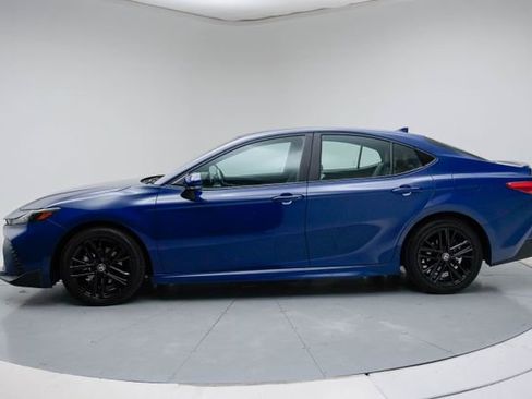 Used 2025 Toyota Camry SE FWD image 2