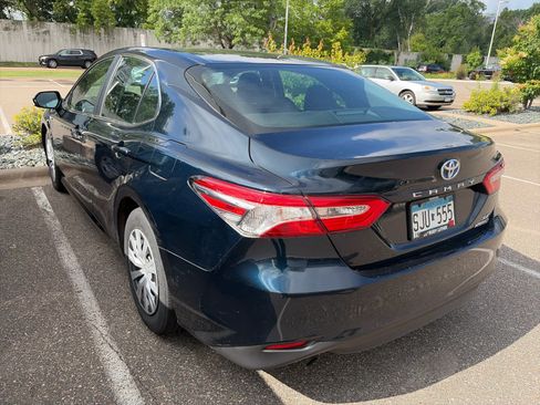 Used 2018 Toyota Camry LE FWD image 4