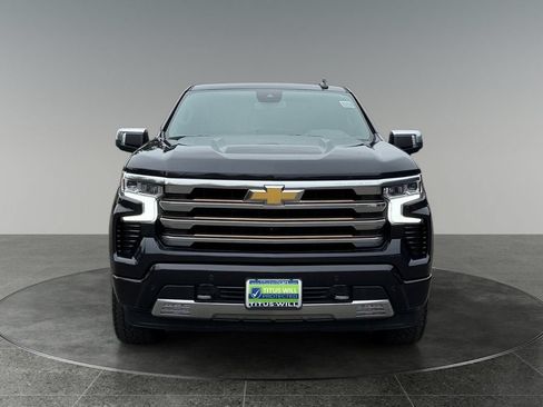 Used 2022 Chevrolet Silverado 1500 High Country w/ Z71 Off-Road Package AWD/4WD image 2