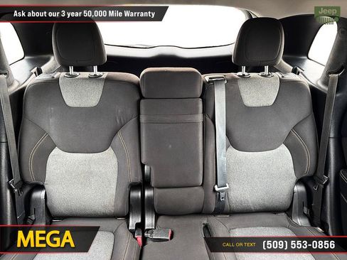 Used 2016 Jeep Cherokee Sport FWD image 17