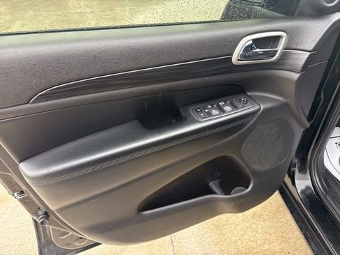 Used 2020 Jeep Grand Cherokee Altitude image 18
