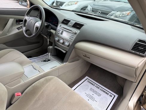 Used 2010 Toyota Camry LE FWD image 39