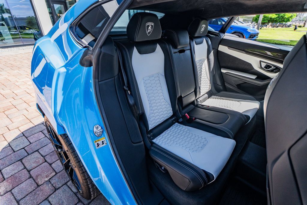 Used 2022 Lamborghini Urus AWD/4WD image 39
