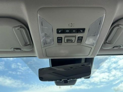 Used 2020 Toyota RAV4 Limited w/ Carpet Mat Package AWD/4WD image 13