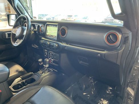 Used 2022 Jeep Gladiator Mojave w/ Cold Weather Group image 20