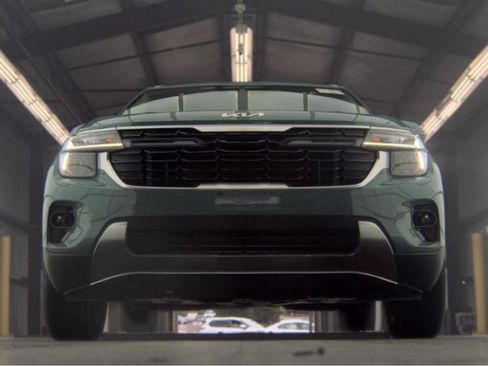 Used 2025 Kia Seltos EX FWD image 4