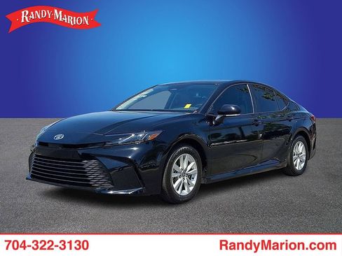 Used 2025 Toyota Camry LE w/ Convenience Package FWD image 1