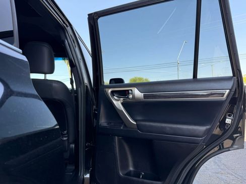 Used 2020 Lexus GX 460 Premium w/ Premium Package AWD/4WD image 28