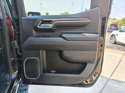 Used 2022 GMC Sierra 1500 Elevation w/ LPO, Elevation Black Package AWD/4WD image 18
