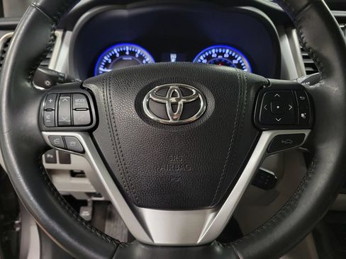 Used 2016 Toyota Highlander Limited w/ Driver Technology Package FWD image 23