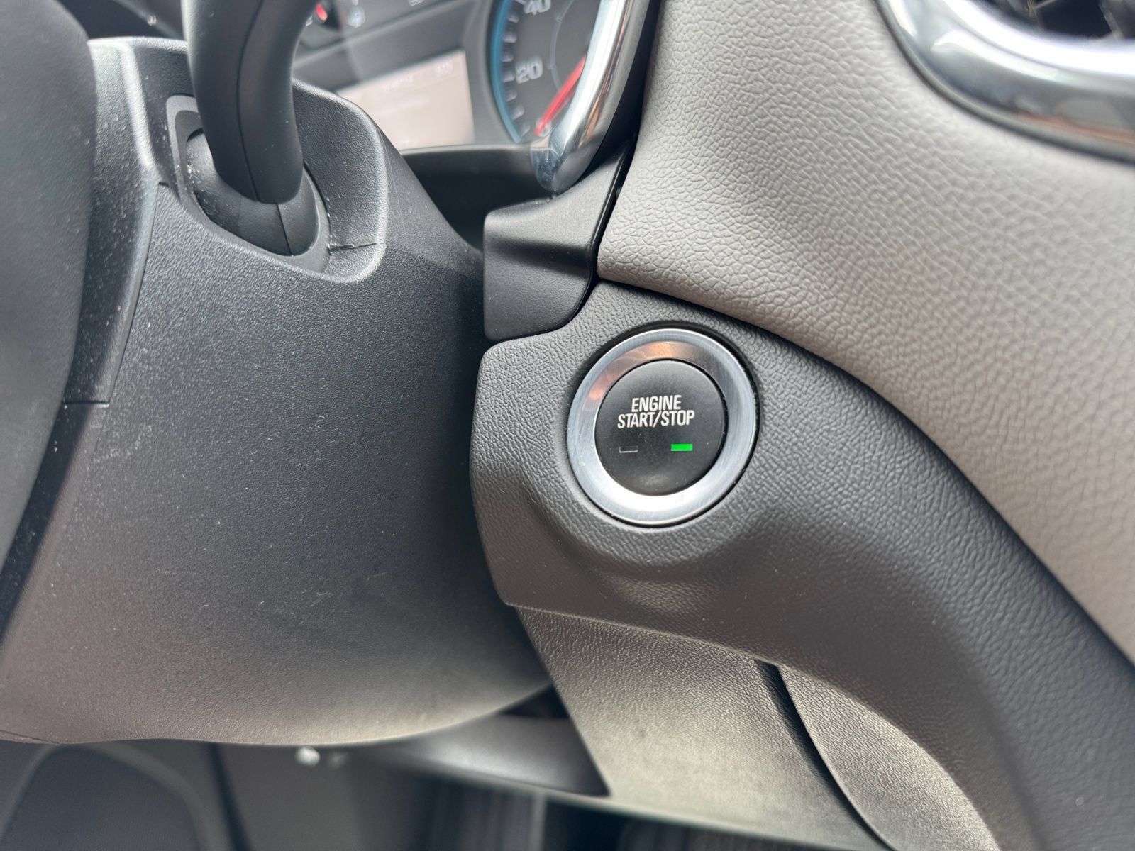 Used 2019 Chevrolet Equinox LS FWD image 6