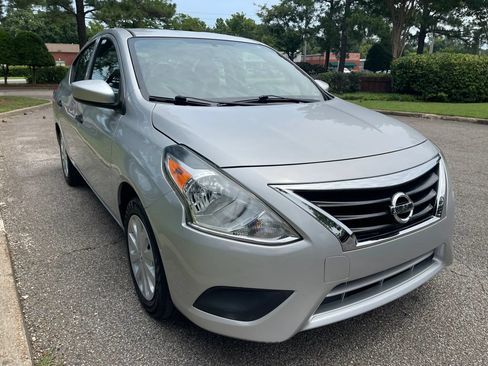 Used 2019 Nissan Versa FWD image 7