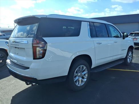 Used 2024 Chevrolet Suburban Premier image 3