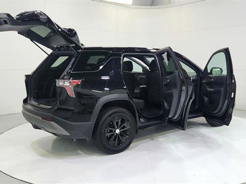 Used 2025 Chevrolet Equinox LT image 32