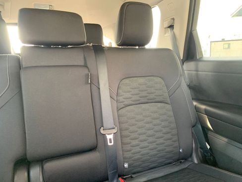 Used 2025 Nissan Pathfinder SV image 39