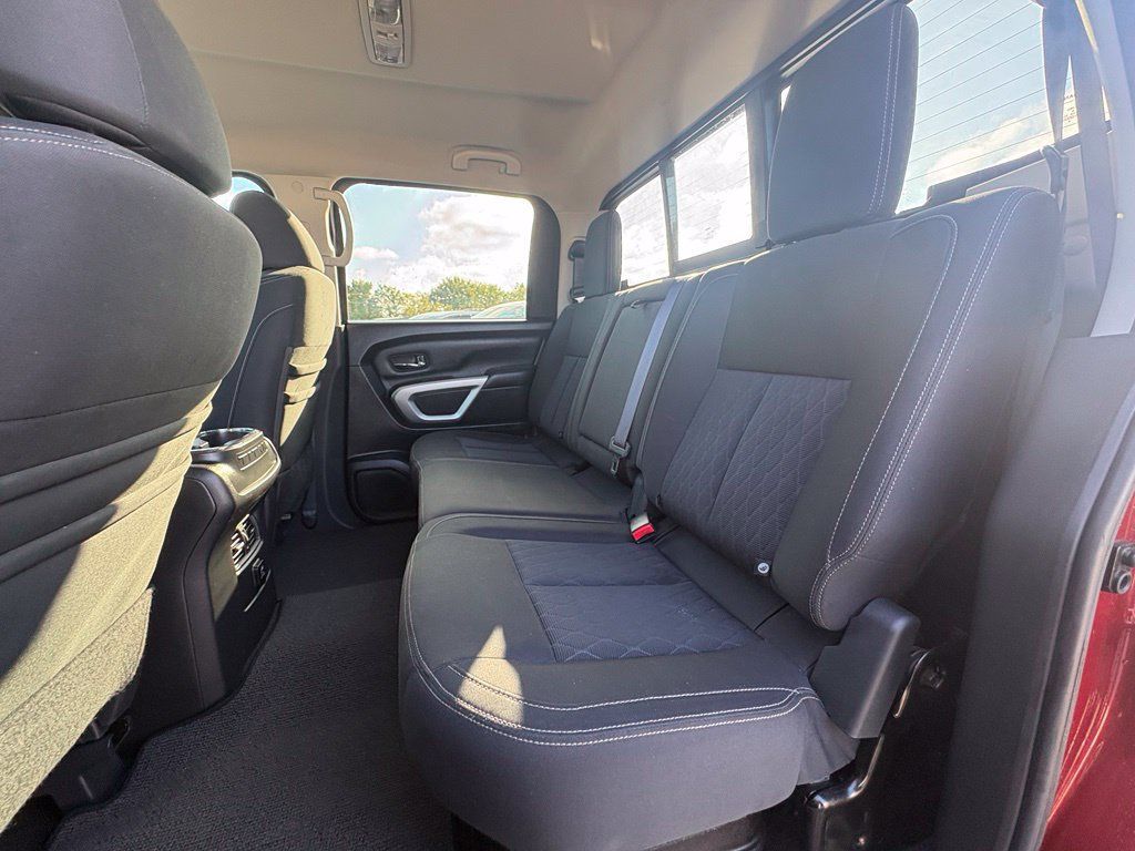 Used 2018 Nissan Titan SV w/ SV Convenience Package RWD image 26