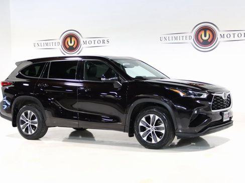 Used 2021 Toyota Highlander XLE image 6