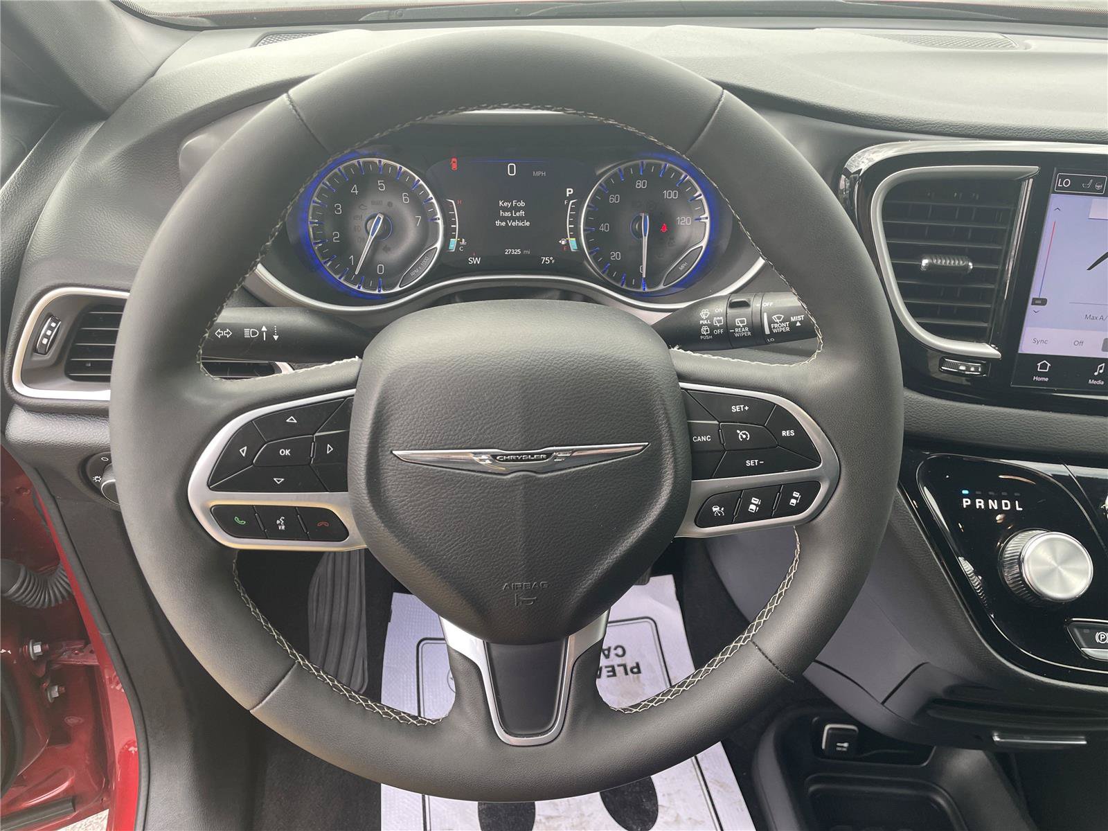 Used 2025 Chrysler Pacifica Select FWD image 14