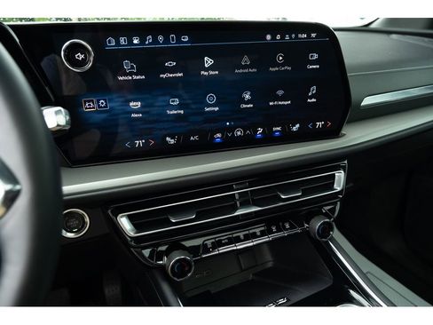 Used 2025 Chevrolet Traverse LT w/ Sun and Wheel Package FWD image 24