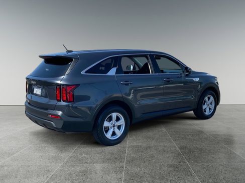 Used 2023 Kia Sorento LX FWD image 5