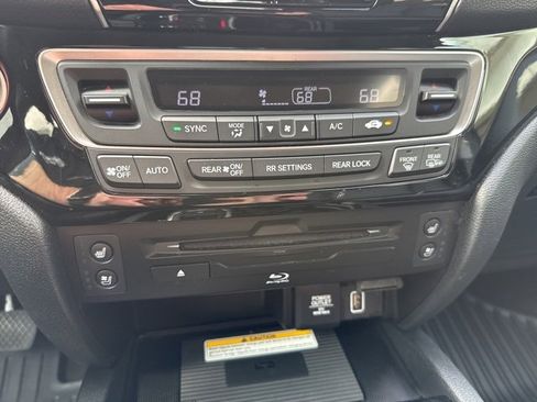 Certified 2022 Honda Pilot Elite image 15