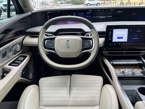 Used 2025 Lincoln Nautilus Reserve image 14